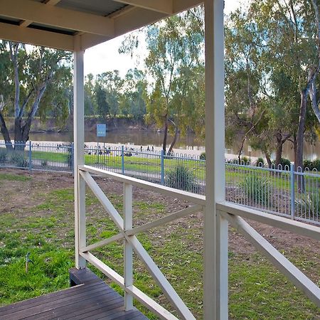 Готель Wagga Wagga Beach Caravan Park Екстер'єр фото