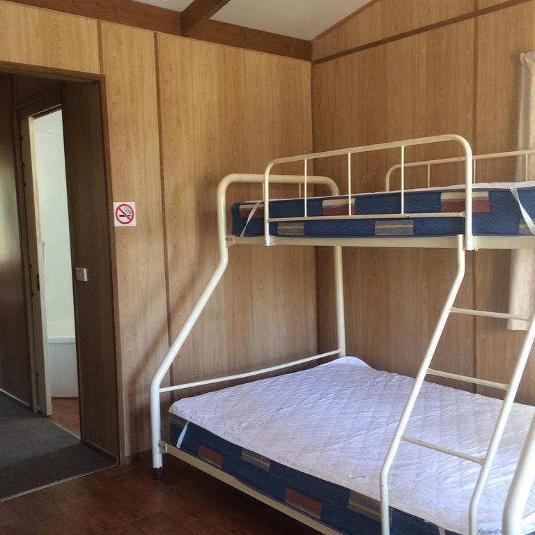 Готель Wagga Wagga Beach Caravan Park Номер фото