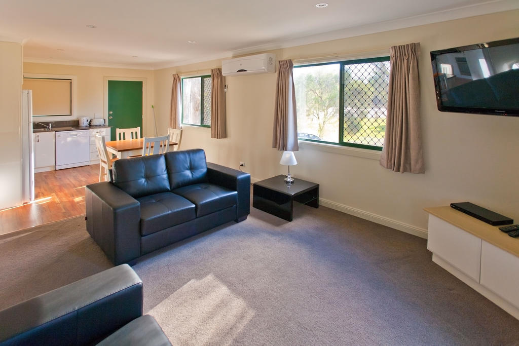 Готель Wagga Wagga Beach Caravan Park Екстер'єр фото