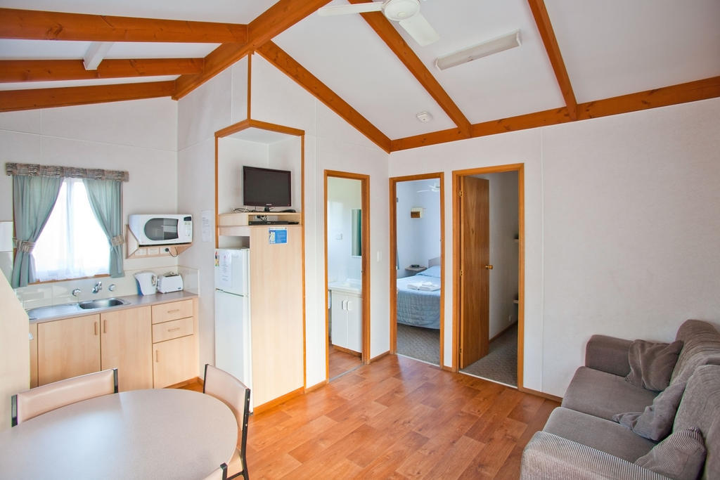 Готель Wagga Wagga Beach Caravan Park Номер фото