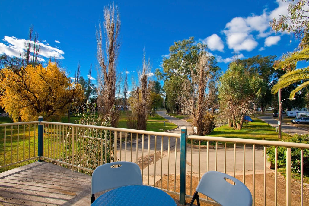 Готель Wagga Wagga Beach Caravan Park Номер фото