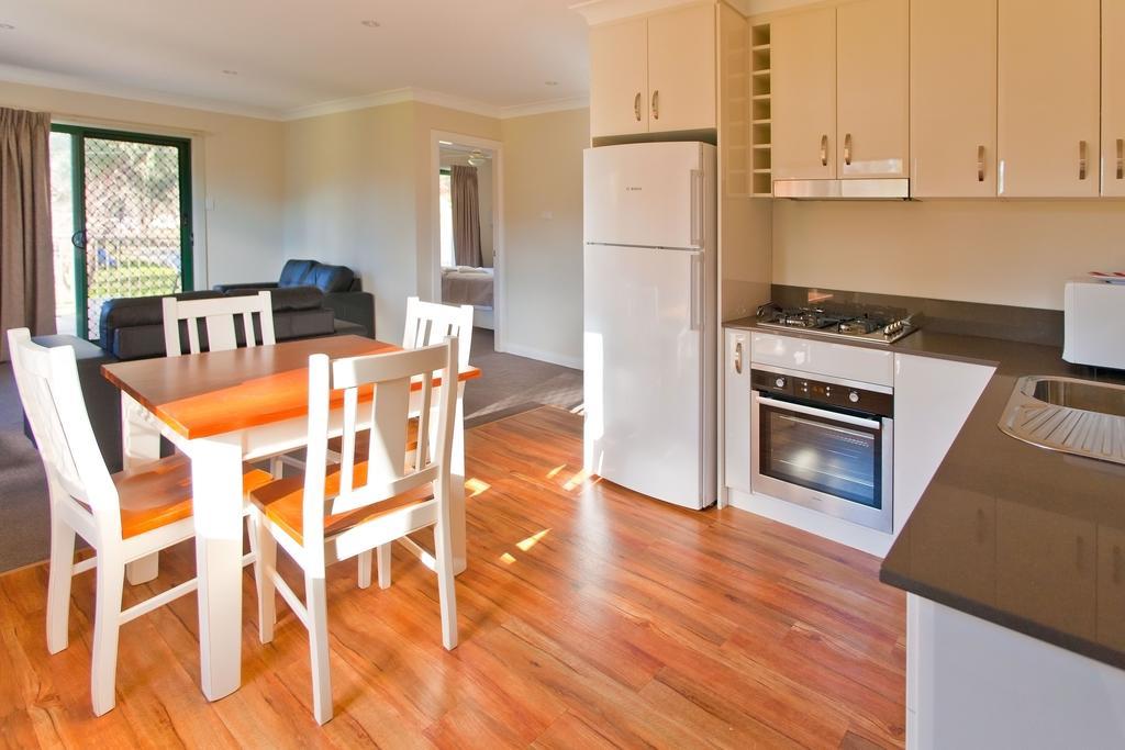 Готель Wagga Wagga Beach Caravan Park Номер фото
